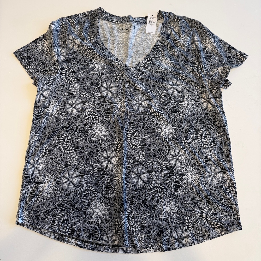 LOFT - Deco Everyday V Neck Tee in Gray - Picture 3 of 4